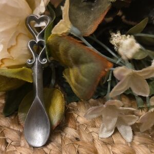 HMK Heart Design Silver Spoon Pin
